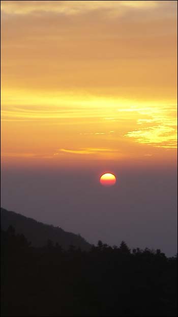 3대가 업을 잘 쌓아야 볼 수 있다는 지리산 해돋이 